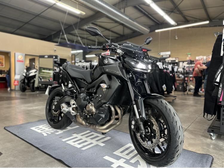 YAMAHA MT-09 TECH BLACK