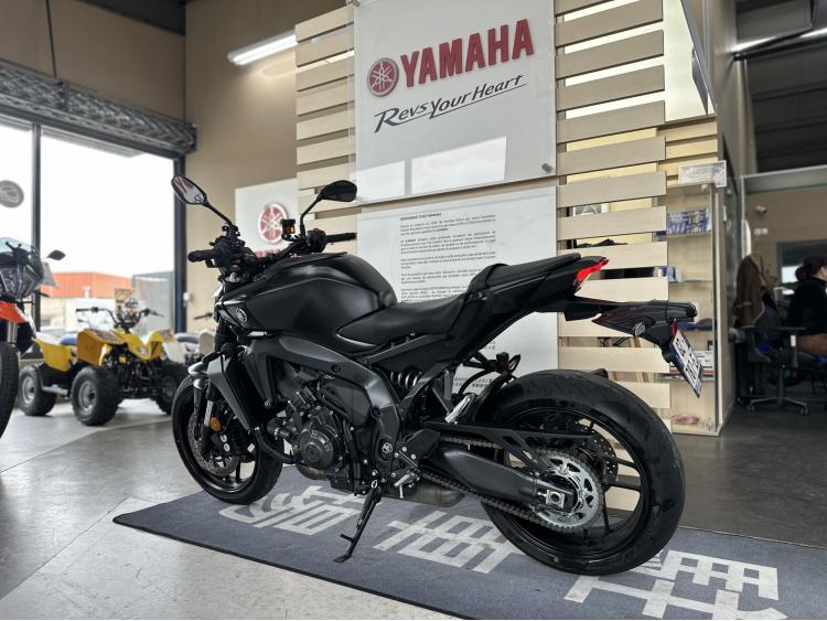 YAMAHA MT-09 Y-AMT AKRAPOVIC
