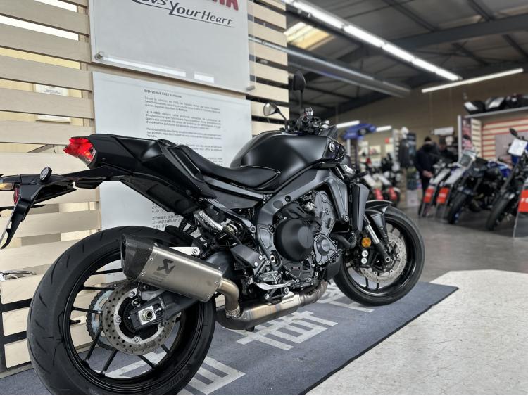 YAMAHA MT-09 Y-AMT AKRAPOVIC