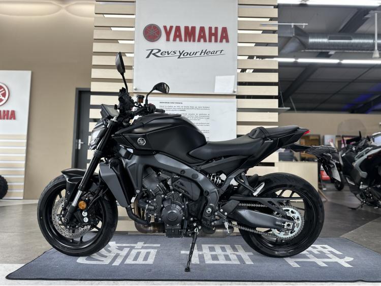YAMAHA MT-09 Y-AMT AKRAPOVIC
