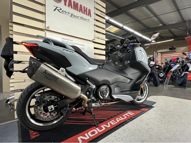 YAMAHA TMAX 560 TECH MAX AKRAPOVIC